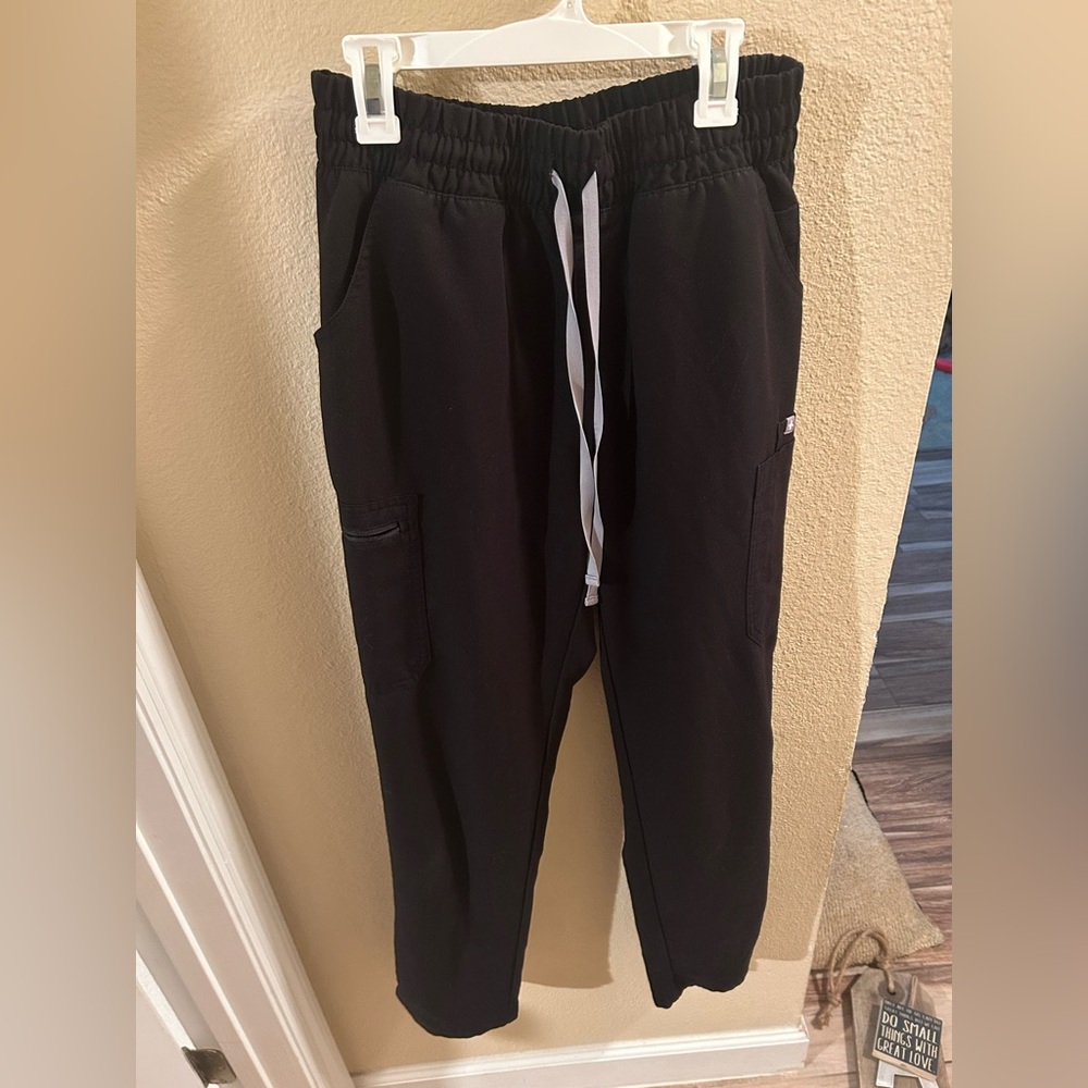FIGS SCRUB PANTS 	
Women's Black Yola™ - High Waisted